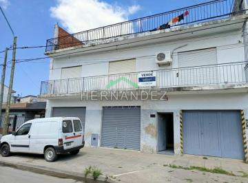 Casa · 1m² · 5 Ambientes · 2 Cocheras · Venta 2 Locales Comerciales con 3 Departamentos Oportunidad