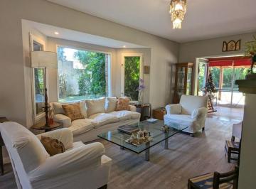 Casa · 242m² · 4 Ambientes · 2 Cocheras · Casa en Venta Village Golf & Tennis, Pilar