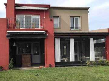 Casa · 245m² · 4 Ambientes · 1 Cochera · Casa en Alquiler Temporal, La Damasia San Fernando