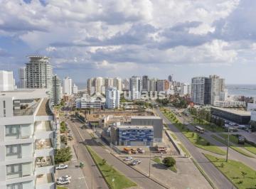 Foto1 · Venta Apartamento Cuatro Dorm. Parrillero Propio Playa Mansa Punta del Este Edificio Casino To
