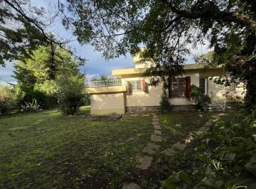 Casa de 6 ambientes, Valle Hermoso · Gran Propiedad en Valle Hermoso: Terreno de 570 m² con Parque Amplio + 4 Dorm. y 4 Baños