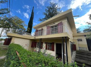 Casa de 6 ambientes, Valle Hermoso · Gran Propiedad en Valle Hermoso: Terreno de 570 m² con Parque Amplio + 4 Dorm. y 4 Baños