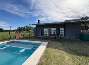 Quinta vacacional · 35m² · 2 Ambientes · 1 Cochera · Quinta en Venta Zarate