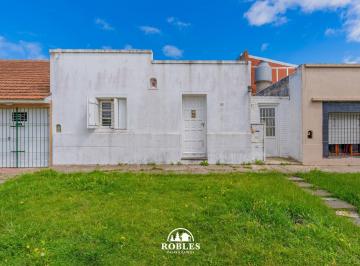 Casa · 121m² · 4 Ambientes · Casa en El Barrio Las Avs