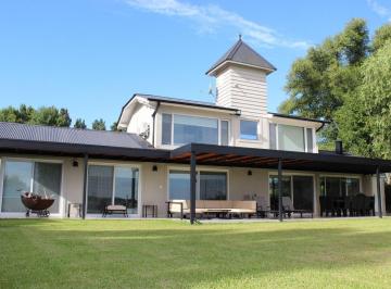 Casa · 206m² · 5 Ambientes · Venta Casa 3 Dorm. en Country Nautico Isla Santa Monica, Delta