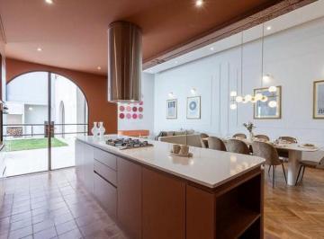 Casa · 225m² · 8 Ambientes · 1 Cochera · Venta Casa 4 Dorm. con Piscina y Garage en Barrio Abasto Rosario