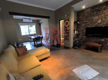 Casa de 5 ambientes, Quilmes · Lp - Retasada Hermosa Casa 5 Ambientes con Quincho, Pileta y Garaje en Quilmes