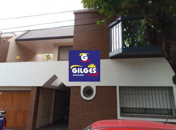Casa · 326m² · 5 Ambientes · 1 Cochera · Venta de Excelente Chalet 5 Amb. en Haedo
