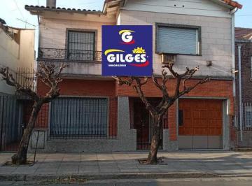 Casa · 180m² · 4 Ambientes · 1 Cochera · Venta Casa 4 Amb. en 2 Plantas en - Ramos Mejia - Muy Buen Estado, Exc. Ubicación