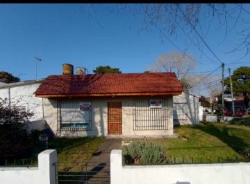 Casa · 66m² · 4 Ambientes · 4 Cocheras · Venta Casa Sola en Lote Santa Teresita Gas Natural