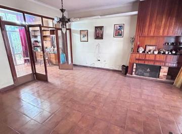 Casa en Venta de 6 ambientes Centro · Alsina 690 - Casa a La Venta