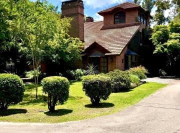Casa de 10 ambientes, José C Paz · Casa en Golf Club Argentino