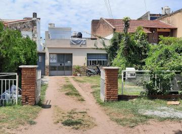 Casa de 3 ambientes, Rosario · Casa Perón 3300 con Plaza Delante