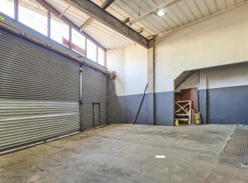 Local comercial · 137m² · 2 Ambientes · 2 Cocheras · Venta de Local Comercial en Floresta, Gran Amplitud, Rodeado de Comercios y Medios de Transporte