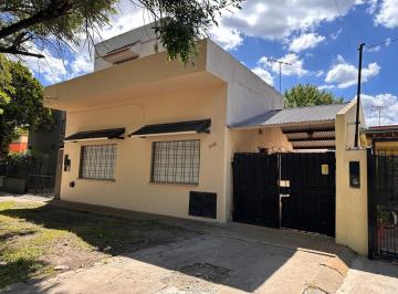 Entrada · Casa de 3 Dorm. C/amplio Quincho Diversos Usos - Alquiler Monte Grande