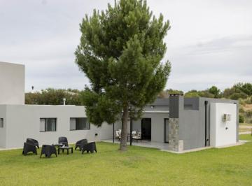Casa · 155m² · 5 Ambientes · 1 Cochera · Casa en Venta y Alquiler en Costa Esmeralda Senderos III Lote 371