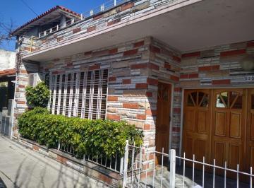 Casa de 3 ambientes, Quilmes · Casa 3 Ambientes con Garage Pasante y Espacio Verde, Bernal Oeste