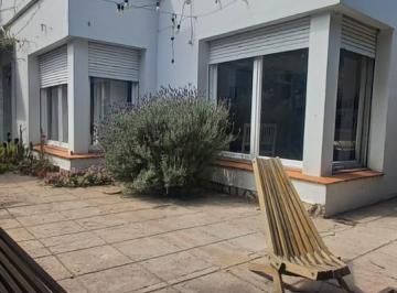 Casa · 90m² · 4 Ambientes · Casa en Venta de 2 Dorm. en Bahia Blanca