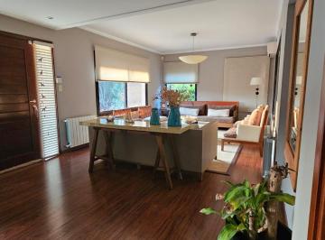 Casa · 254m² · 7 Ambientes · 2 Cocheras · Casa en Funes Hills - San Marino