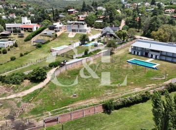 Casa de 7 ambientes, Villa Lago Azul · Propiedad de 7 Dor y 3600 m² con Costa de Lago en Barrio Semi Privado Lago Azul