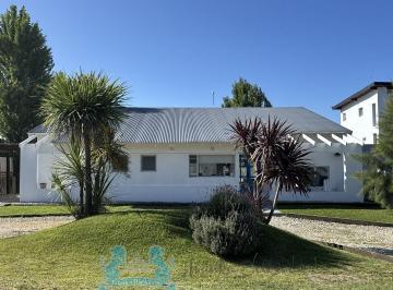 Casa de 5 ambientes, Costa Esmeralda · Venta Casa Costa Esmeralda Barrio Deportiva. Piscina - Gas Natural