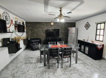 Casa · 126m² · 3 Ambientes · 1 Cochera · : Venta Casa en Jose Leon Suarez de 3 Ambientes con Cochera, Quincho y Jardín
