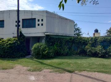 Casa de 9 ambientes, Unquillo · Casa de 4 Dorm. B° Gob. Pizarro
