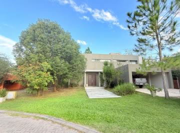 Casa · 430m² · 4 Ambientes · 2 Cocheras · Casa en Venta La Arboleda - 4 Dorm. - Oficina - Pileta - Gran Parque - Escritura