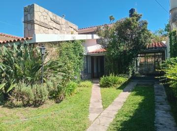 Casa · 255m² · 9 Ambientes · 1 Cochera · Casa en Venta