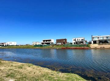 Terreno · 851m² · Lote Al Agua en El Naudir