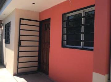 Casa de 3 ambientes, La Plata · Casa Dos Dorm., con Jardin y E/de Auto. a Estrenar