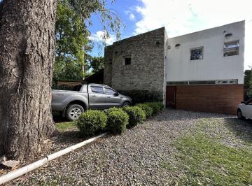 Casa · 257m² · 5 Ambientes · 10 Cocheras · Venta |casa 5 Amb | Bosque P Ramos