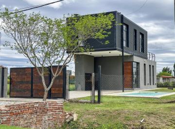 Casa · 97m² · 4 Ambientes · 1 Cochera · Venta Casa de Dos Dorm. en Roldán