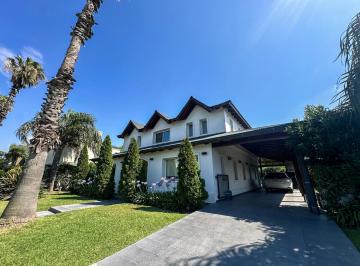 Casa · 334m² · 5 Ambientes · 2 Cocheras · Venta Casa en San Marino (Funes Hills)