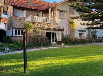 Casa de 8 ambientes, Mar del Plata · Importante y Tradicional Residencia en Playa Grande