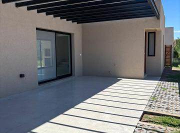 Casa · 108m² · 2 Dormitorios · 2 Cocheras · Casa 2 Dorm. - Condominios Dm - Funes | Venta