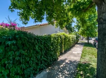 Terreno · 123m² · 5 Ambientes · 1 Cochera · Casa en City Bell