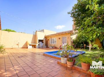 Casa · 185m² · 6 Ambientes · 1 Cochera · Casa 6 Amb Apta Dos Familias C/entrada Independiente, Jardín, Patio y Terraza en Villa Adelina