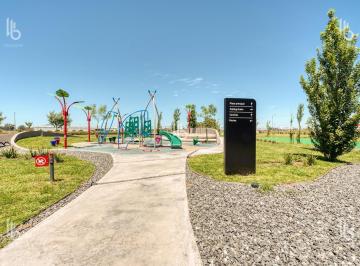 Terreno · 774m² · 1 Ambiente · 1 Cochera · Terreno - Constitución