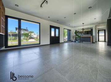 Casa · 212m² · 4 Ambientes · 2 Cocheras · Casa en Rumencó Joven