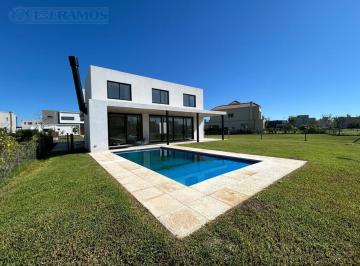 Casa · 220m² · 7 Ambientes · Casa en Venta en El Barrio Acacias - Puertos / Escobar