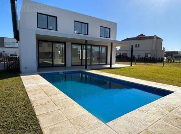 Casa · 220m² · 7 Ambientes · Casa en Venta en El Barrio Acacias - Puertos / Escobar