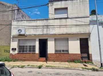 PH · 74m² · 3 Ambientes · PH 3 Ambientes y Medio, Al Frente a 200 m de Hipólito Irigoyen.