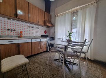 PH · 74m² · 3 Ambientes · PH 3 Ambientes y Medio, Al Frente a 200 m de Hipólito Irigoyen.