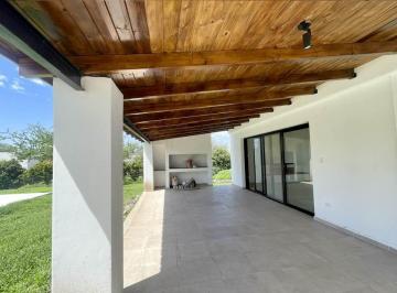 Casa · 255m² · 3 Dormitorios · 2 Cocheras · Venta Casa 3 Dorm. en Barrio Privado Causana con Escritura