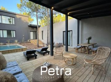 Casa · 330m² · 7 Ambientes · 2 Cocheras · Casa en Costa Esmeralda