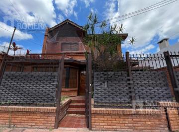Casa · 149m² · 3 Ambientes · 4 Cocheras · Casa en Venta, en Martínez. 2 Dorm. Dependencia