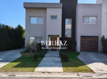 Casa · 220m² · 4 Ambientes · 4 Cocheras · Casa Venta 3 Dorm. Barrio Los Olivares Lote de 400 m² Pilar