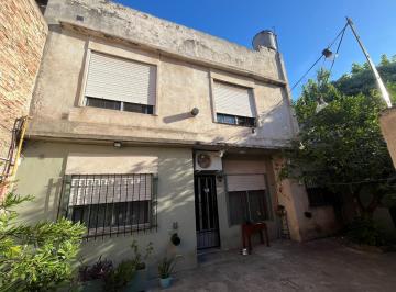Casa · 200m² · 8 Ambientes · 1 Cochera · Casa en Venta en Lomas de Zamora