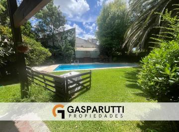 Casa · 240m² · 6 Ambientes · 4 Cocheras · Casa en Alquiler en Aranjuez Cc con Pileta